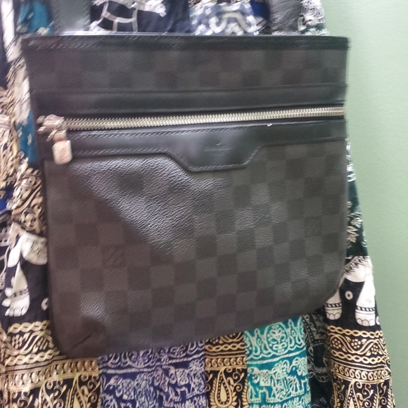 Damier Graphite Thomas Men's Bag - Picture 15 of 16